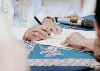 Balancing Love and Ambition: Navigating Modern Marriage and Career Dynamics