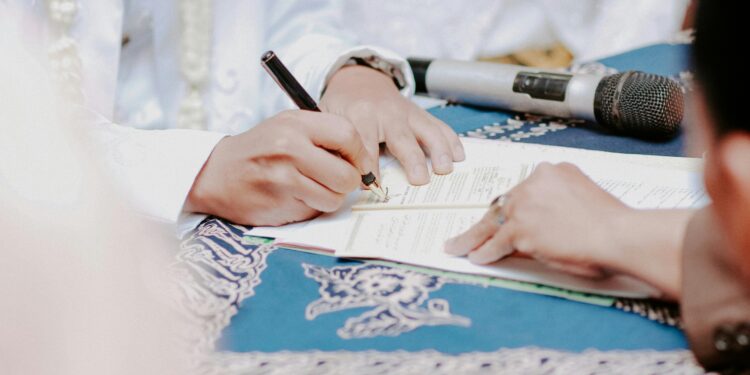 Balancing Love and Ambition: Navigating Modern Marriage and Career Dynamics