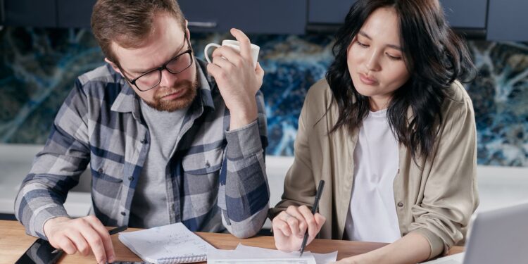 What a Financial Planning Course for Couples Should Include