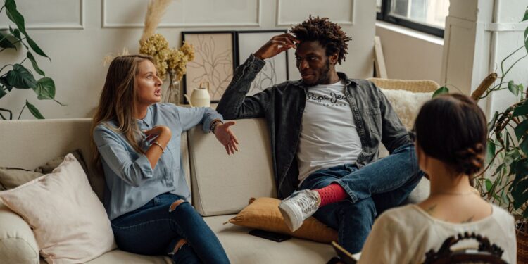 Couples Therapy or an Online Relationship Course? Choose Based on Need